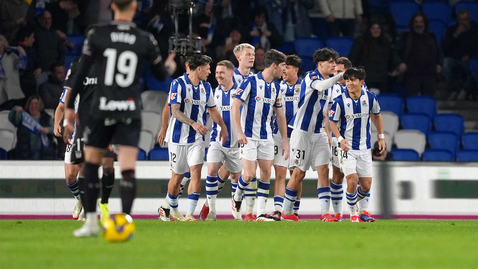 尤其是在八 尤其是在八