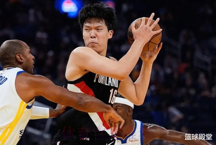 杨瀚森高开低走！首节攻守存在感拉满，次节灾难性，篮板保护太差